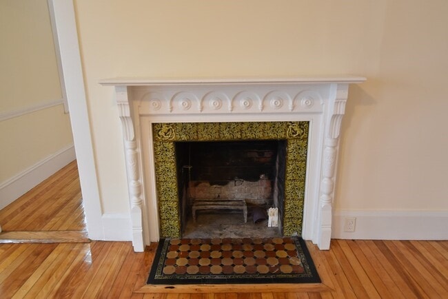 Building Photo - 20-24-24 Walnut St