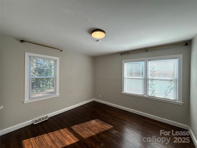 Building Photo - 1242 Dade St