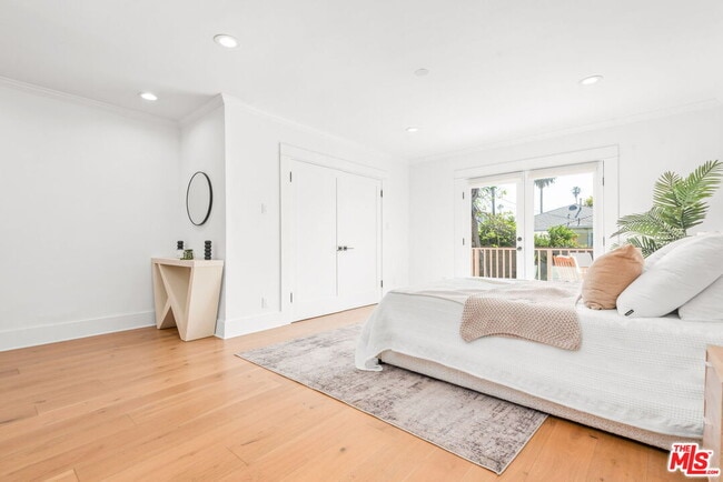 Building Photo - 1107 S St Andrews Pl