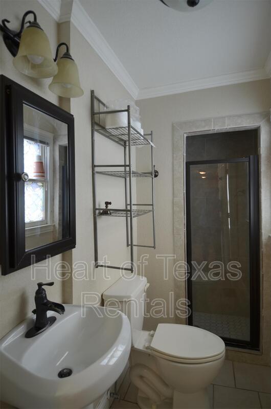 Building Photo - 2821 1/2 Columbus Avenue