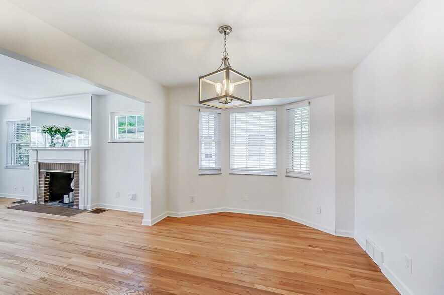 Building Photo - 227 Corona Ave