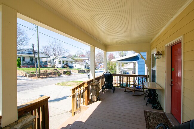 Big Covered Front Porch - 24 Nevada Ave