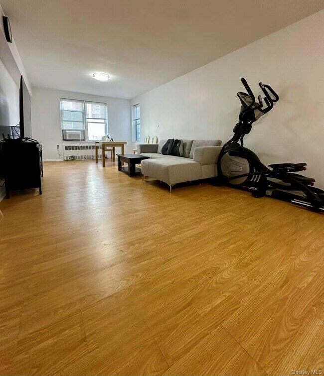 Building Photo - 42-40 Bowne St