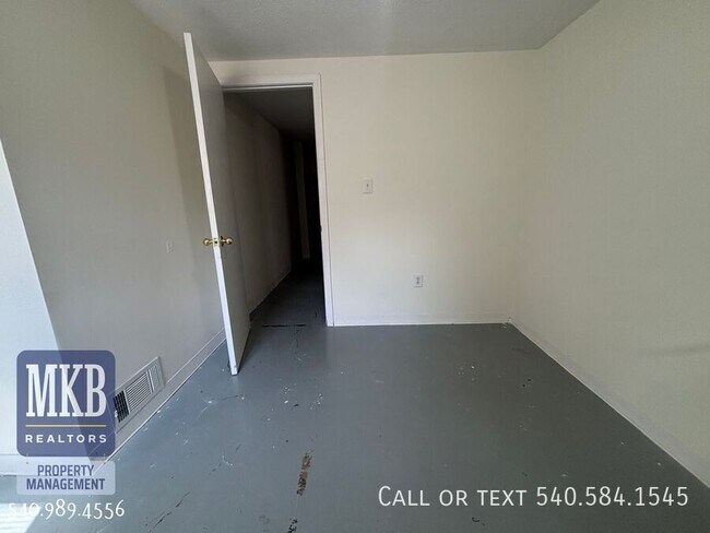 Building Photo - 4706 Casper Dr NE