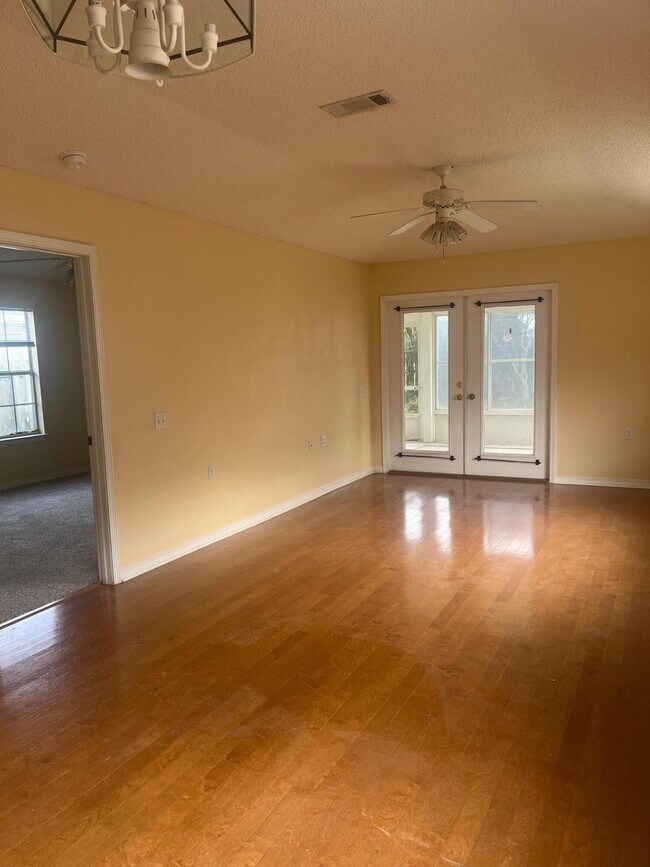Building Photo - 5575 Meadow Creek Pl