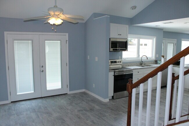 Building Photo - 1077 Woodlore Cir