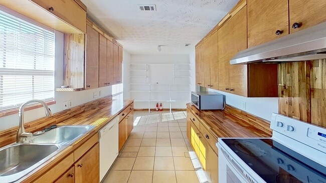 Building Photo - Three Bedroom Home Available NOW near 331 Bridge! With Solar!! Basic internet included as well!