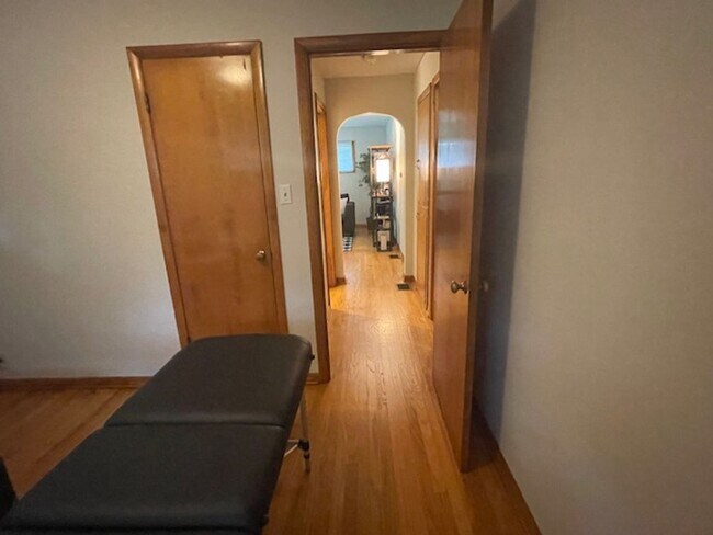 Building Photo - 2 Bedroom Duplex on Great Corner Lot in Urbana!