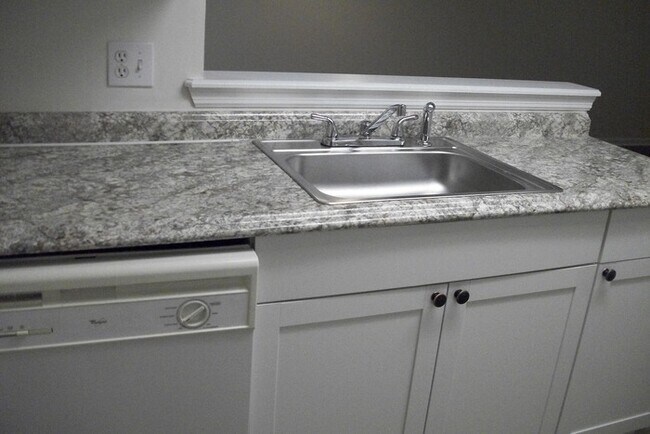 Building Photo - Beautiful 2/2 townhome located near NAS Jax