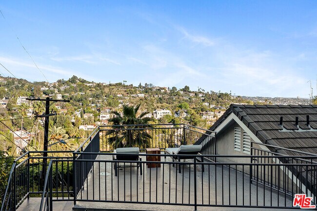 Building Photo - 2333 Vasanta Way