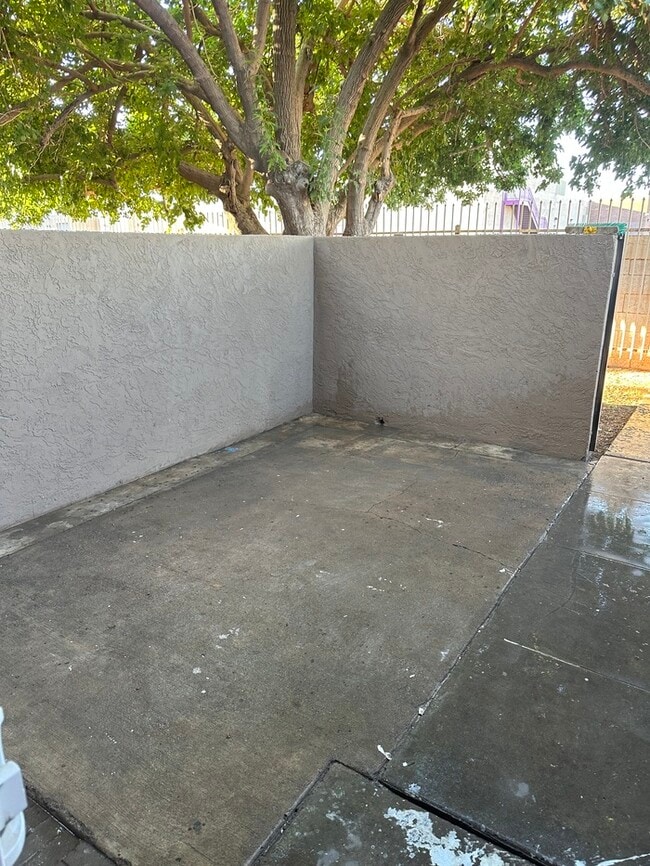 Building Photo - RENT TO OWN TOWN HOUSE 3 BEDROOMS 1 BATH $...
