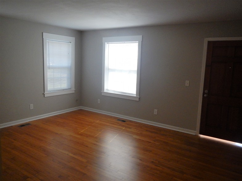 Living Area - 209 Collingwood