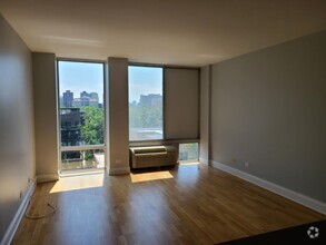Building Photo - 1 bedroom in Chicago IL 60657