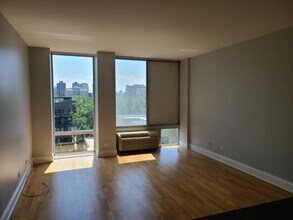 Building Photo - 1 bedroom in Chicago IL 60657