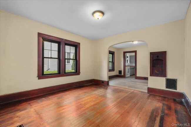 Building Photo - 37 Yates Ave