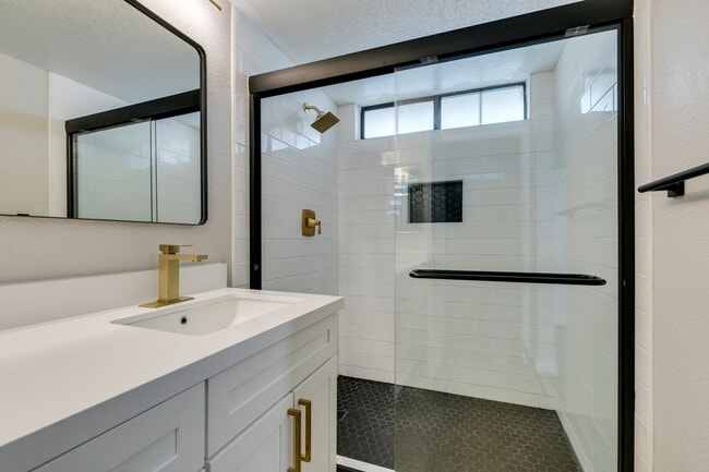 Building Photo - Stunning fully remodeled single-story home