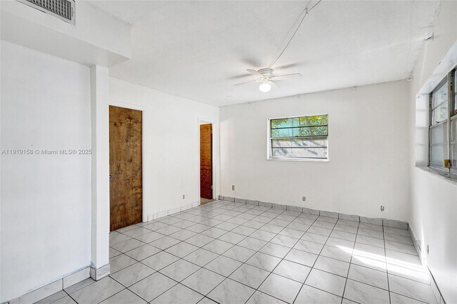 Building Photo - 5551 SW 57th St