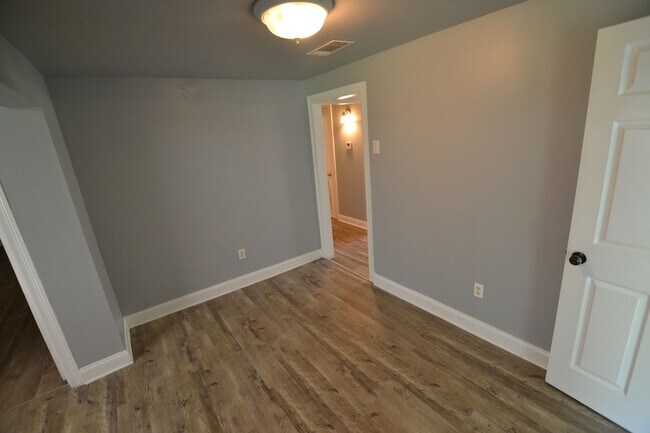 Building Photo - Updated, 3 bedroom, 2 bath home on treed lot in coveted Brownsfield Community