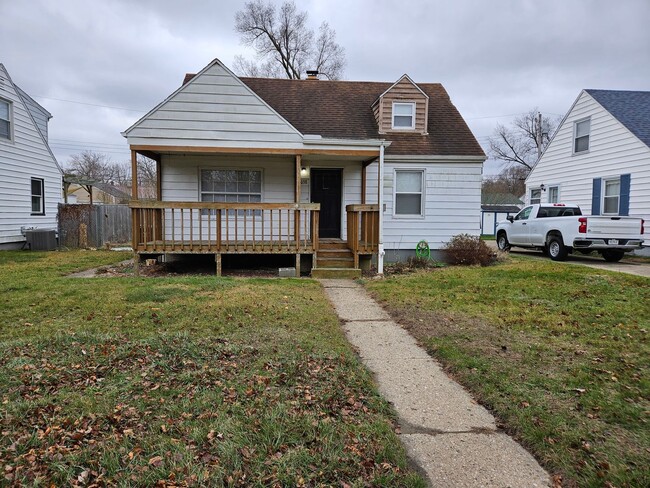 Primary Photo - 1 bed, 1 bath, Close to ND