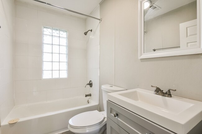 Building Photo - 8620 Graham Ln