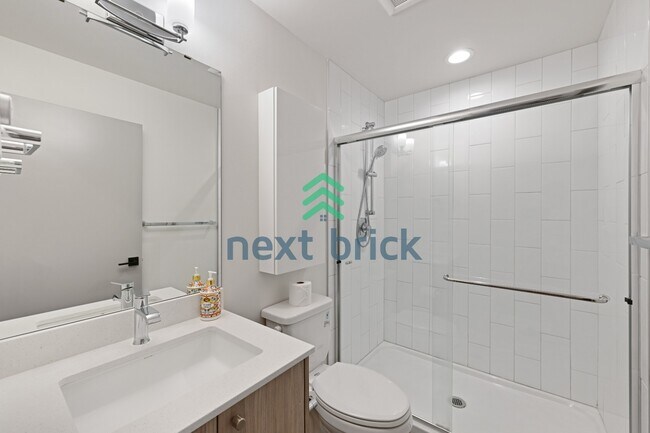 Building Photo - "Charming 3-Bedroom Townhouse Retreat in the Heart of Seattle - 3104C SW Avalon Way!"