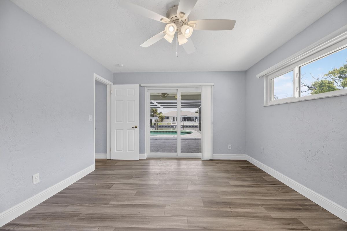 Building Photo - 6305 Cottonwood Ln