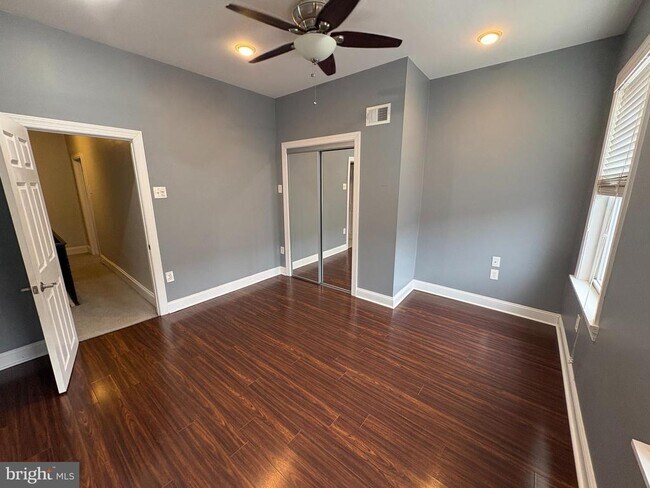 Building Photo - 347 Durfor St