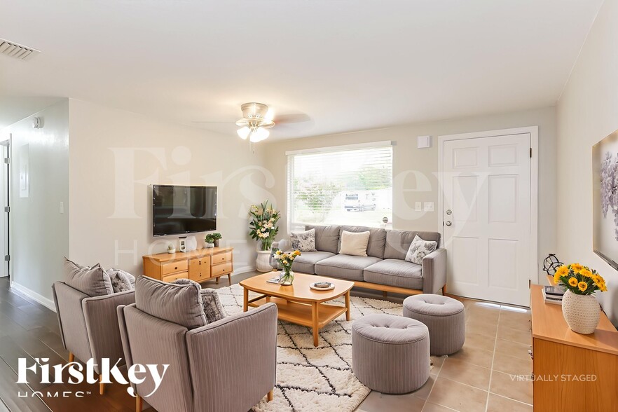 Building Photo - 447 W Clermont Dr