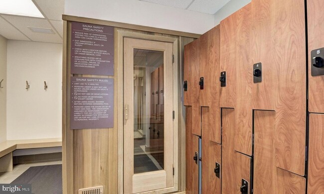 Building Photo - 5902 Mt Eagle Dr