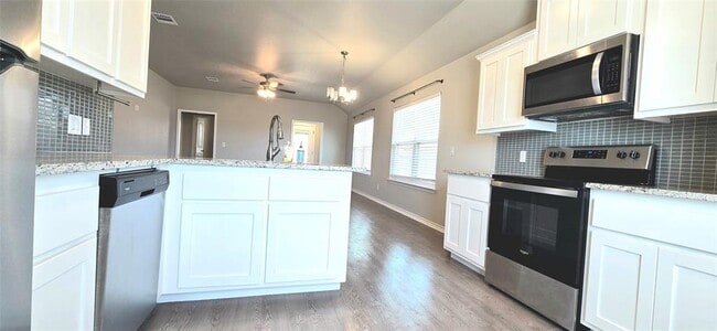 Building Photo - 136 Mike Warner Dr