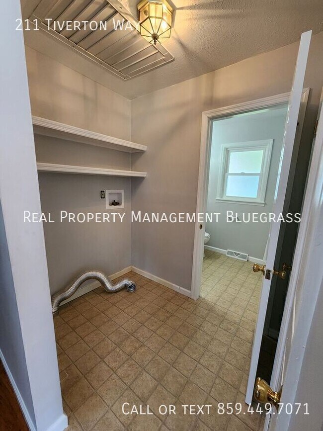 Building Photo - 211 E Tiverton Way