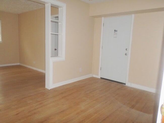 Building Photo - Lovely Ranch house available