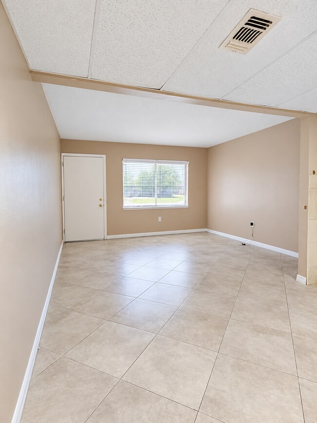 Building Photo - 2500 Harn Blvd