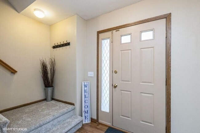 Building Photo - Super cute, 2 story townhome in West Ames