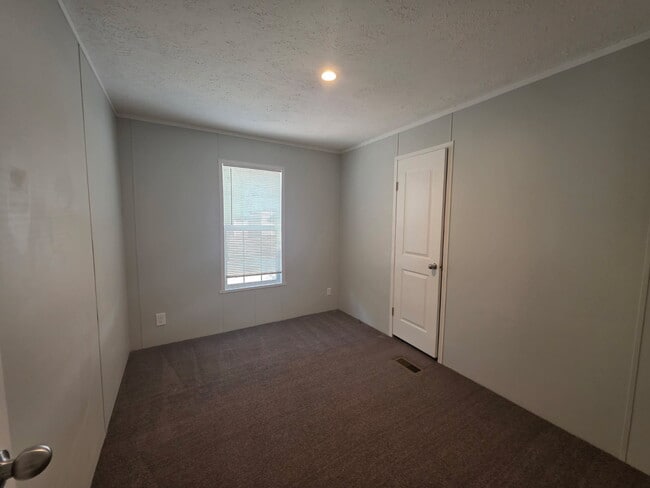 Building Photo - 10 Parakeet Hill Dr