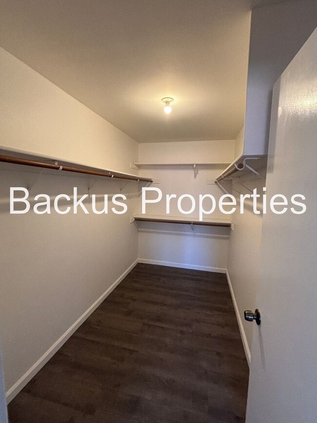 Building Photo - Wonderful Three bedroom Home in Greenfield