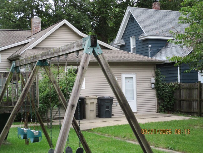 Building Photo - 2022 Catalpa St