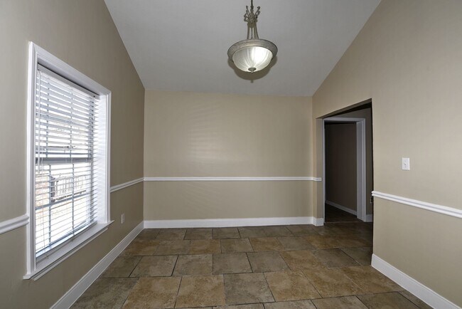 Building Photo - Stylish and Spacious 4-Bedroom Home PLUS C...