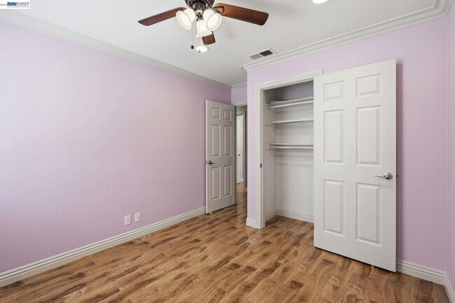 Building Photo - 325 Goshen Ct