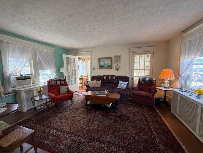 Building Photo - 135 N Avolyn Ave