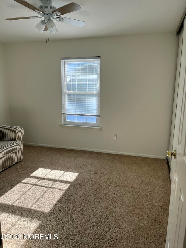 Building Photo - 65 Oak Ln