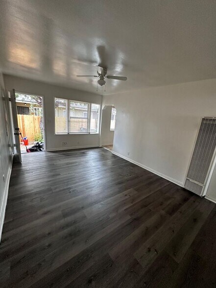 Building Photo - 13412 S Vermont Ave