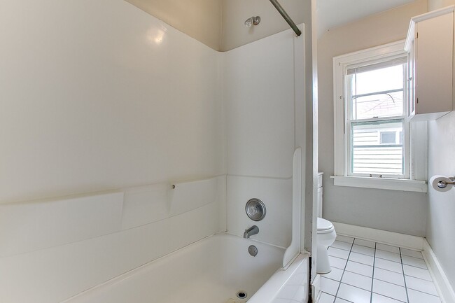 Building Photo - 4BD 2BA House in Saint Paul. AVAILABLE JUN...