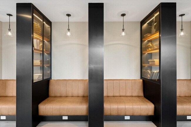 Building Photo - 2266 Cropsey Ave