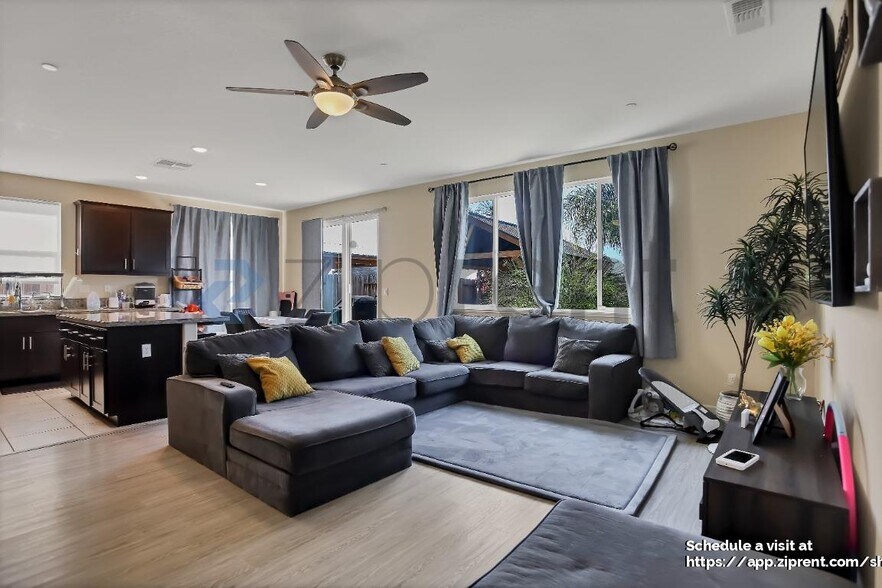 Building Photo - 1104 Greenbrier Dr