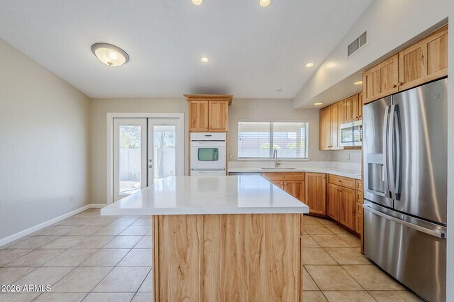 Building Photo - 7707 S Kenwood Ln