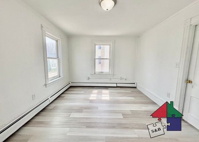 Building Photo - 94 Malletts Bay Ave