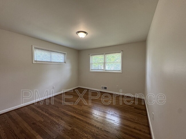Building Photo - 6405 Roberts Dr