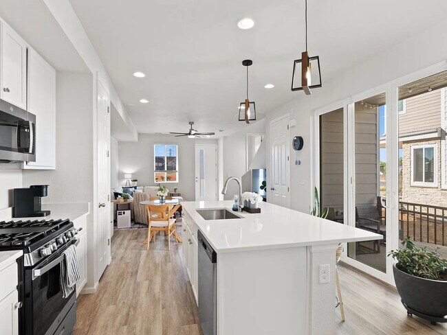 Primary Photo - ***Free 75'' TV upon lease execution*** St...