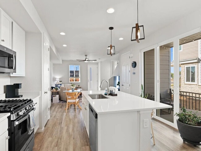 Primary Photo - Stunning 3 bedroom, 2.5 bathroom home. New...